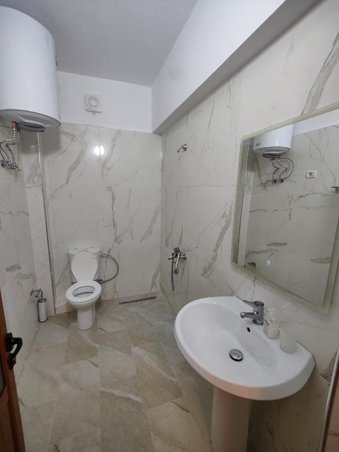 City Center Apartment Berat Esterno foto