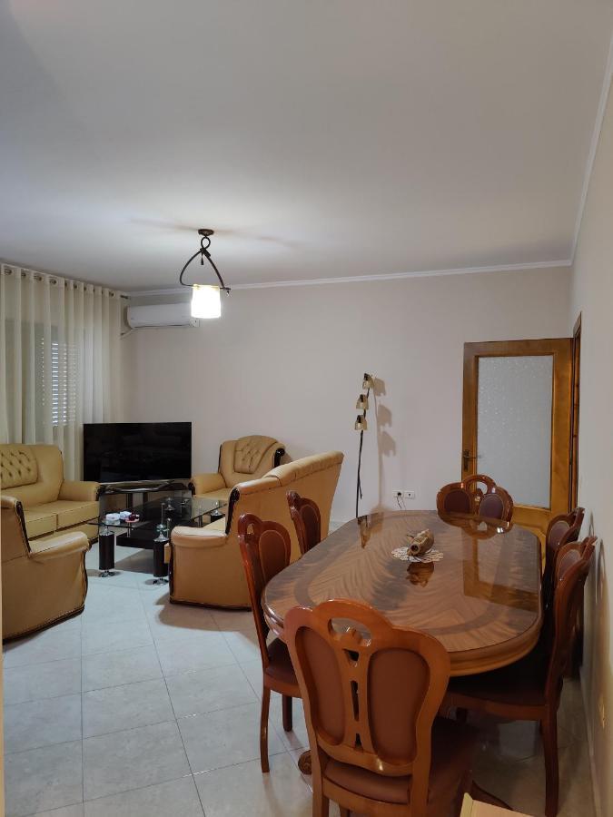 City Center Apartment Berat Esterno foto