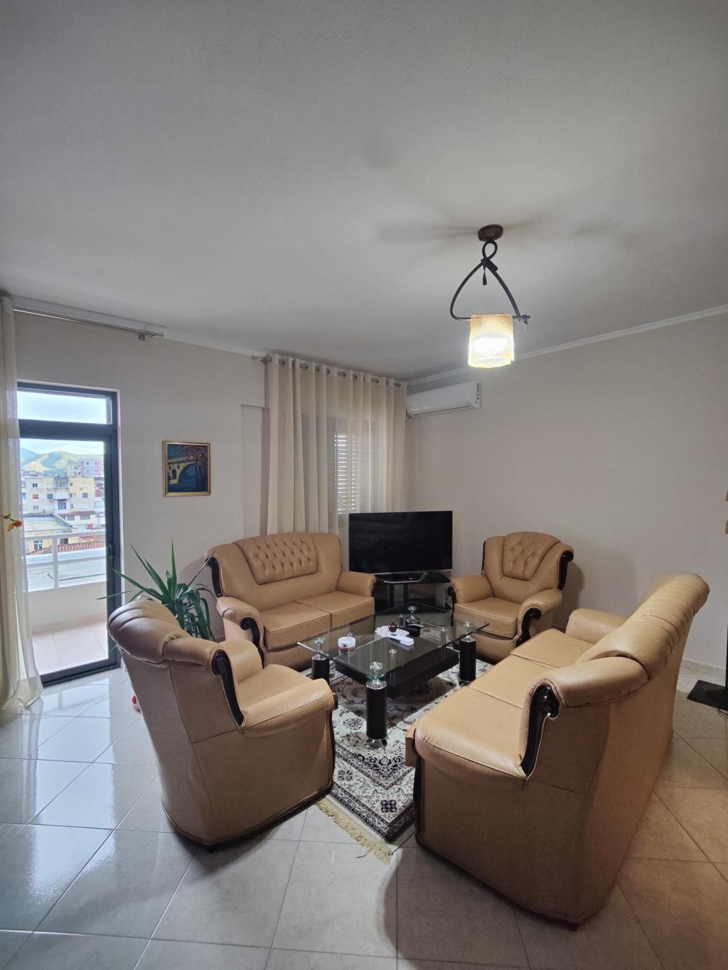 City Center Apartment Berat Esterno foto